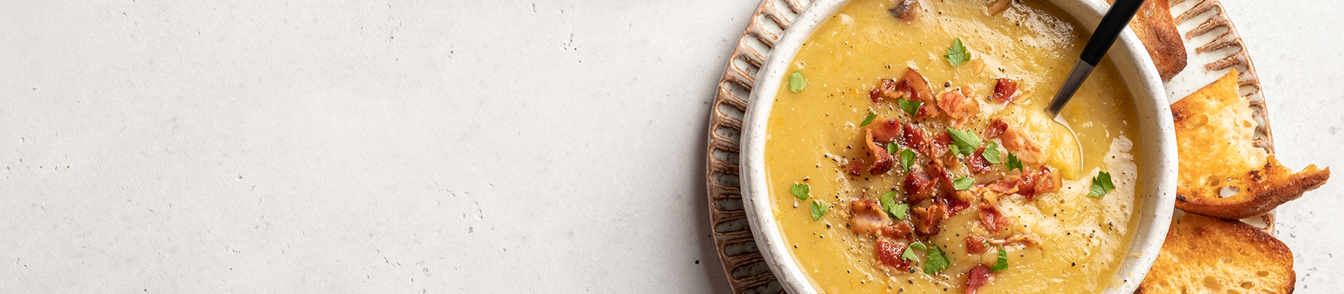 Гороховый суп с копченостями, кориандром и тмином